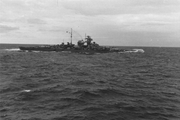 Acorazado Bismarck en el Altlntico