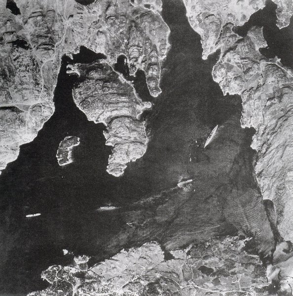 Bismarck fondeado Grimstadfjord