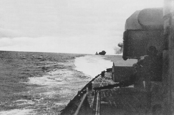 Bismarck abre fuego